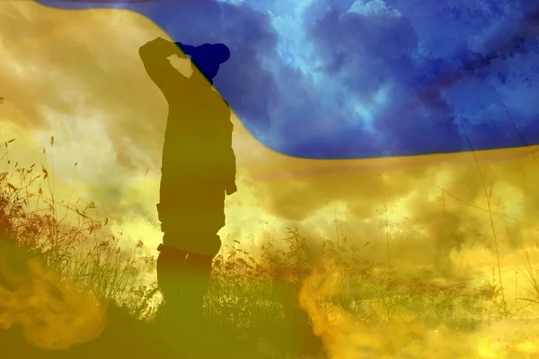 Силует Солдата Національного Прапора України Подвійне Викриття — стокове фото