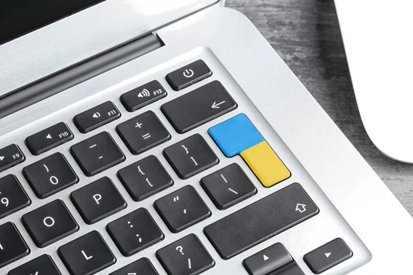 Taste Den Farben Der Ukrainischen Flagge Auf Der Tastatur Nahaufnahme — Stockfoto