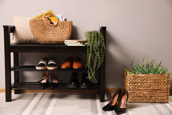 Előszoba Belső Stílusos Bútorokkal Cipőkkel Kiegészítőkkel — Stock Fotó