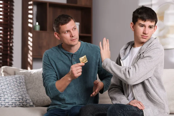 Father Talking His Teenage Son Contraception Home Sex Education Concept — Zdjęcie stockowe