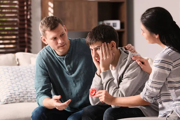 Parents Talking Teenage Son Contraception Home Sex Education Concept — Zdjęcie stockowe