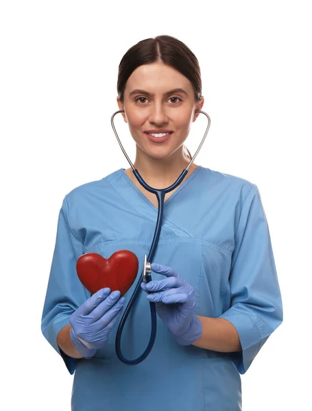 Doutor Com Estetoscópio Coração Vermelho Sobre Fundo Branco Conceito Cardiologia — Fotografia de Stock