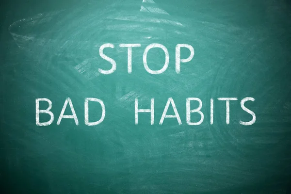 Φράσης Σταματήστε Τις Κακές Συνήθειες Στο Πράσινο Chalkboard — Φωτογραφία Αρχείου