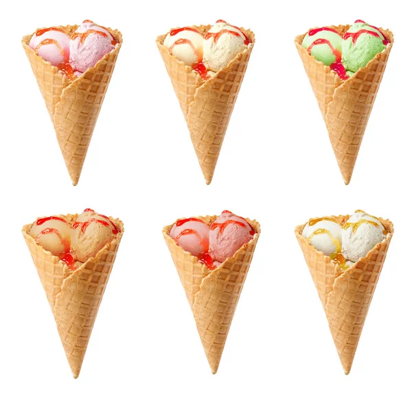 在白色背景的晶圆锥中加入不同口味的冰淇淋 — 图库照片