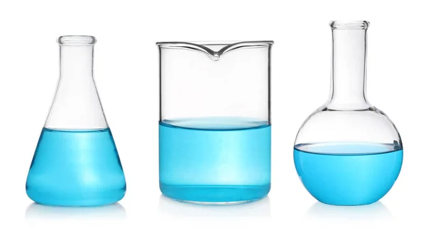 Vidros Laboratório Diferentes Com Amostras Azuis Claras Fundo Branco Colagem — Fotografia de Stock