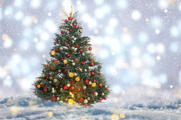 Albero Natale Splendidamente Decorato Sfondo Sfocato Effetto Bokeh — Foto Stock