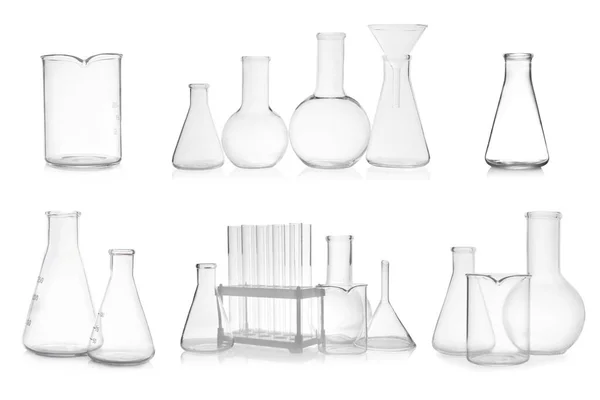 Set Diferentes Cristalería Laboratorio Vacía Sobre Fondo Blanco — Foto de Stock