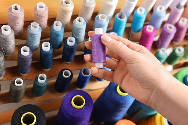 Dressmaker Taking Violet Thread Stand Closeup — Foto de Stock