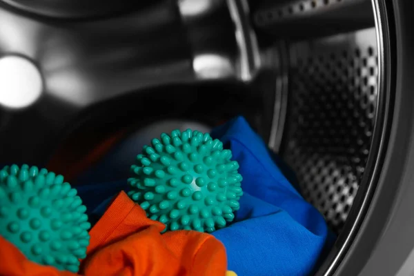 Green Dryer Balls Clothes Washing Machine Drum Closeup — ストック写真