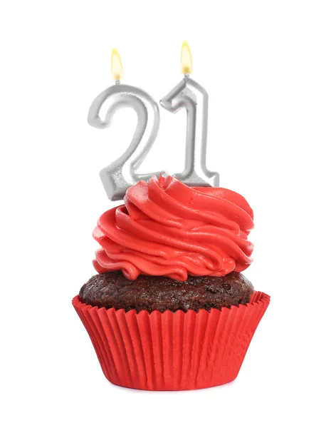 白い背景に数多くの形のキャンドルとおいしいカップケーキ 成人パーティーのお知らせ 21歳の誕生日 — ストック写真