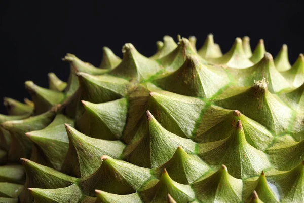 Siyah arkaplanda olgun durian 'ın yakın görüntüsü