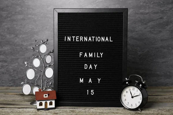 Happy Family Day Black Letter Board Text Clock House Model — Fotografia de Stock