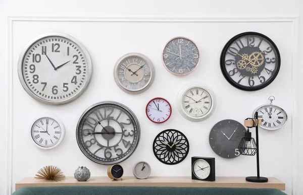 Collection Different Clocks White Wall Room — Fotografia de Stock