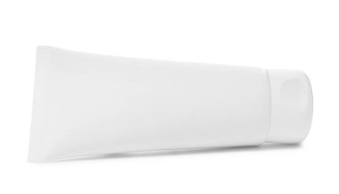 Beyaz üzerine izole edilmiş boş kozmetik ürün tüpü