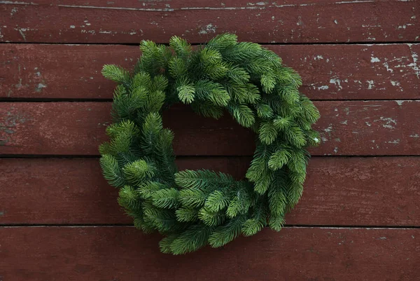Beautiful Christmas Wreath Hanging Brown Wooden Wall — Foto Stock