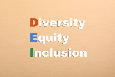 Kısaltma DEI - Çeşitlilik, Eşitlik, Bej arkaplan