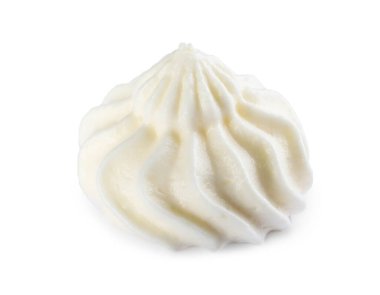 Lezzetli taze krem şanti beyaza izole edilmiş.