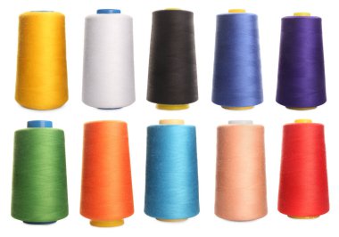 Beyaz arkaplanda çoklu renk makaraları ile ayarla