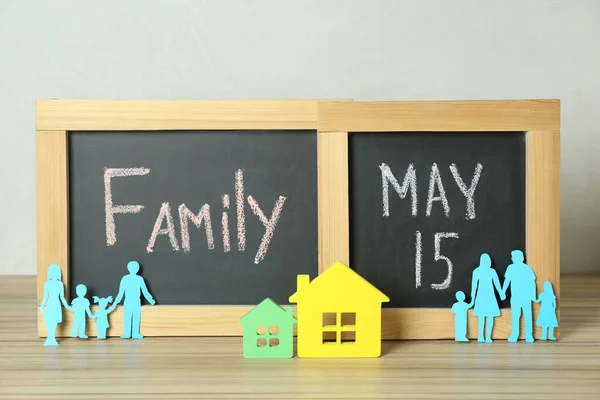 Happy Family Day Blackboards Paper Parents Children House Models Wooden — Foto Stock