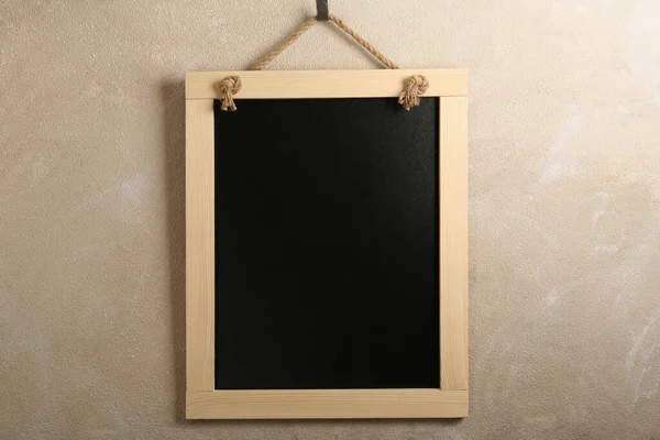 Clean Small Black Chalkboard Hanging Beige Wall — Zdjęcie stockowe