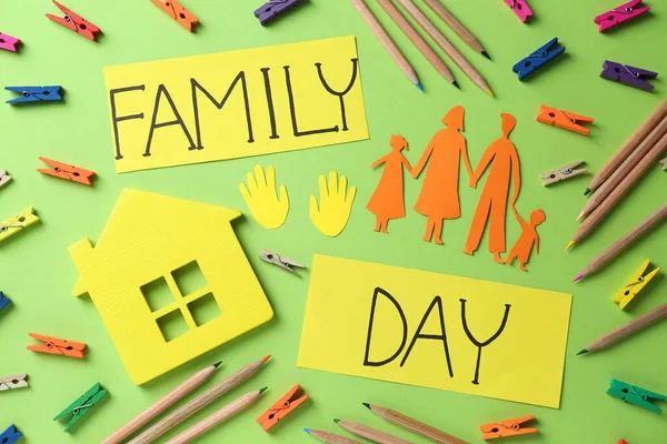 Happy Family Day Cards Text Paper People Cutout House Model — Fotografia de Stock
