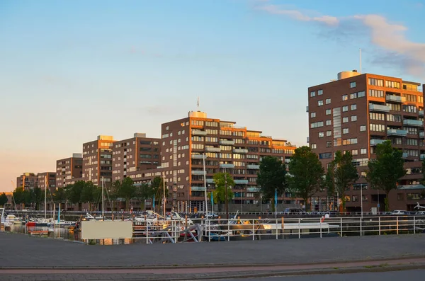 Beautiful Cityscape Modern Buildings River — Fotografia de Stock