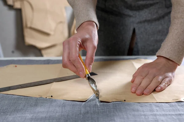 Tailor Transferring Sewing Pattern Fabric Tracing Wheel Atelier Closeup —  Fotos de Stock