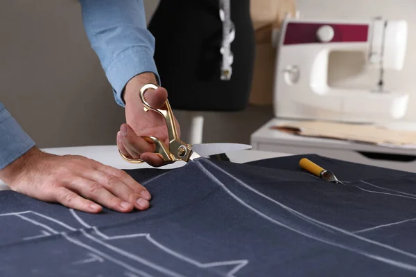 Tissu Coupe Sur Mesure Avec Ciseaux Table Atelier Gros Plan — Photo