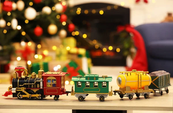 Schöne Spielzeugeisenbahn Auf Holztisch Gegen Verschwommenes Festliches Licht Weihnachtsfeier — Stockfoto