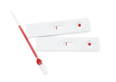 Tek kullanımlık ekspres hepatit test kiti beyaz arkaplan, üst görünüm