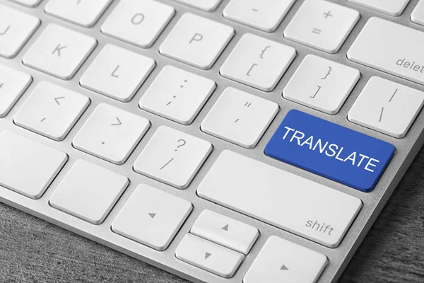 Tombol Biru Dengan Kata Translate Pada Papan Ketik Komputer Tampilan — Stok Foto