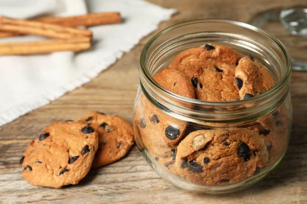 Deliziosi Biscotti Cioccolato Sul Tavolo Legno Primo Piano Spazio Testo — Foto Stock