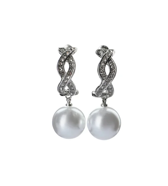 白底珍珠精美的银耳环 — 图库照片