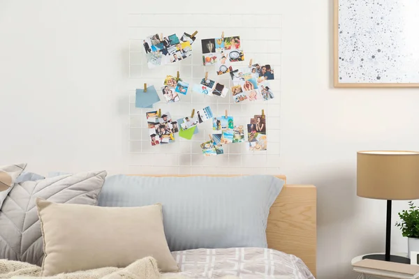 Stijlvol Interieur Met Comfortabel Bed Zichtbord Aan Muur — Stockfoto