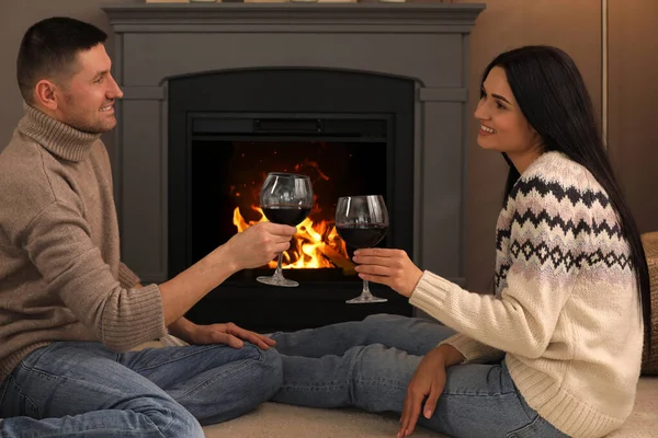Lovely Couple Glasses Wine Spending Time Together Floor Fireplace Home — Stock fotografie