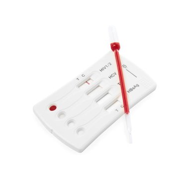 Beyaz arkaplanda tek kullanımlık hepatit test kiti