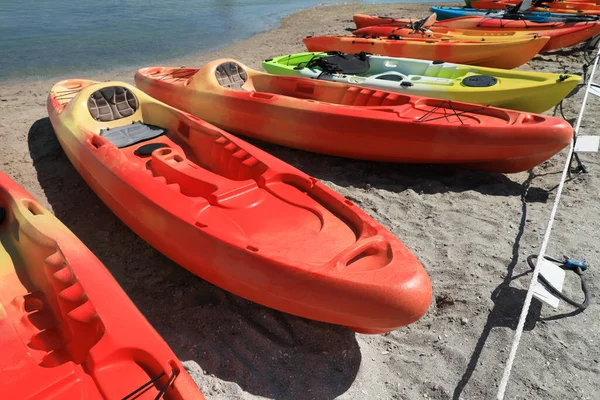 Many Bright Kayaks Sand River — Zdjęcie stockowe