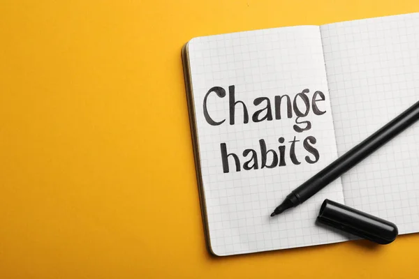 Open Notebook Phrase Change Habits Orange Background Top View Space — Foto de Stock