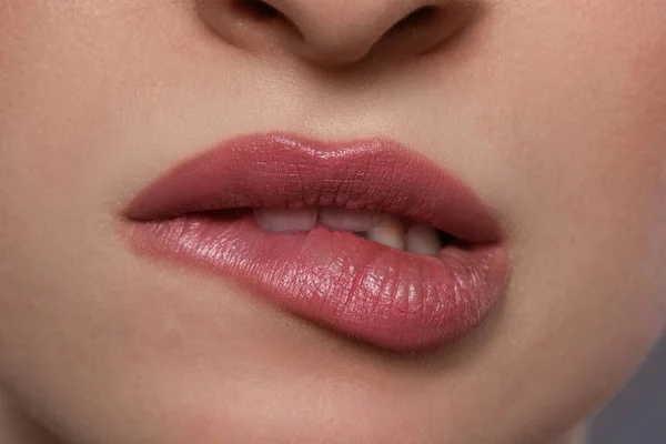 Jeune Femme Avec Belles Lèvres Dodues Gros Plan — Photo
