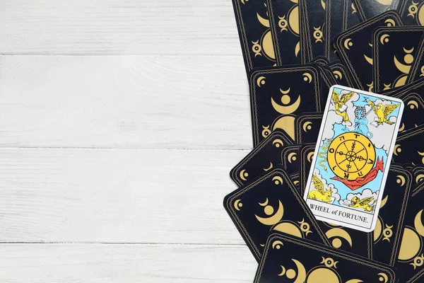 Roue Fortune Autres Cartes Tarot Sur Table Bois Blanc Vue — Photo