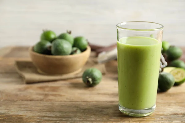 Verse Feijoa Smoothie Glas Houten Tafel Close Ruimte Voor Tekst — Stockfoto