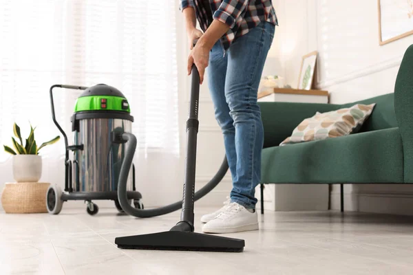 Woman Vacuuming Floor Living Room Closeup — Stock Photo, Image