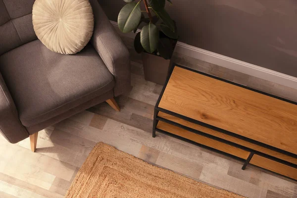 Wooden Cabinet Comfortable Armchair Grey Wall Room View — Fotografia de Stock