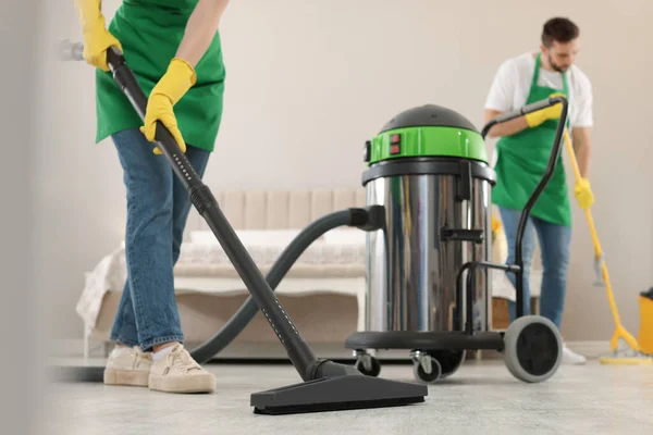 Professional Janitors Working Bedroom Closeup Cleaning Service — Stock Photo, Image
