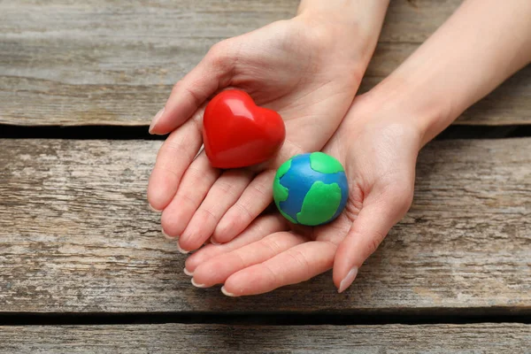 Happy Earth Day Woman Plasticine Planet Decorative Heart Wooden Table — Stock Fotó