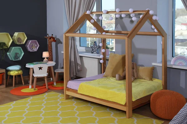 Stijlvol Kinderkamer Interieur Met Comfortabel Bed Speelgoed — Stockfoto
