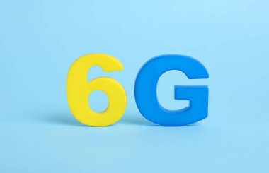 Açık mavi arkaplanda 6G sembolü. Modern teknolojiler