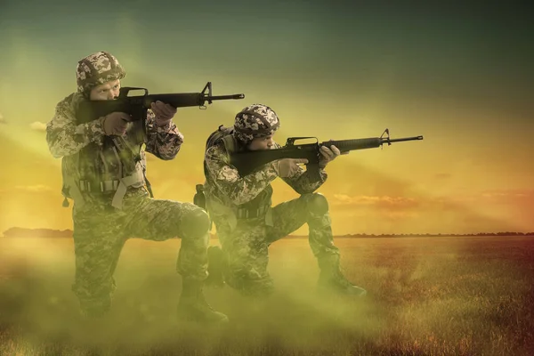 Солдати Кулеметами Полі Бою Війни Конфлікт — стокове фото