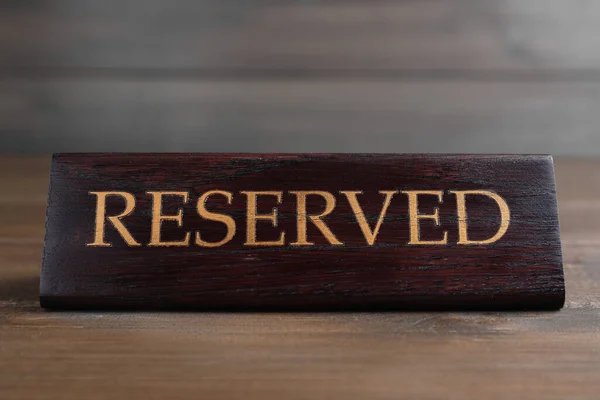 Elegant Sign Reserved Wooden Surface Table Setting Element — Stock Fotó