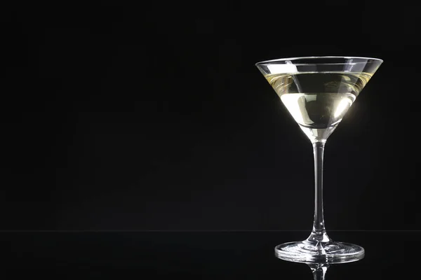 Martini Cocktail Dark Background Space Text —  Fotos de Stock